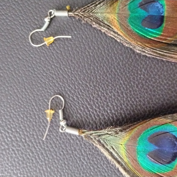 Beautiful peacock feather earrings - Picture 3 of 5